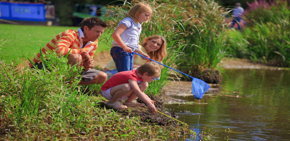 Waterways_Family-Fun-in-MK Canal_Side_Family_Fishing_MK